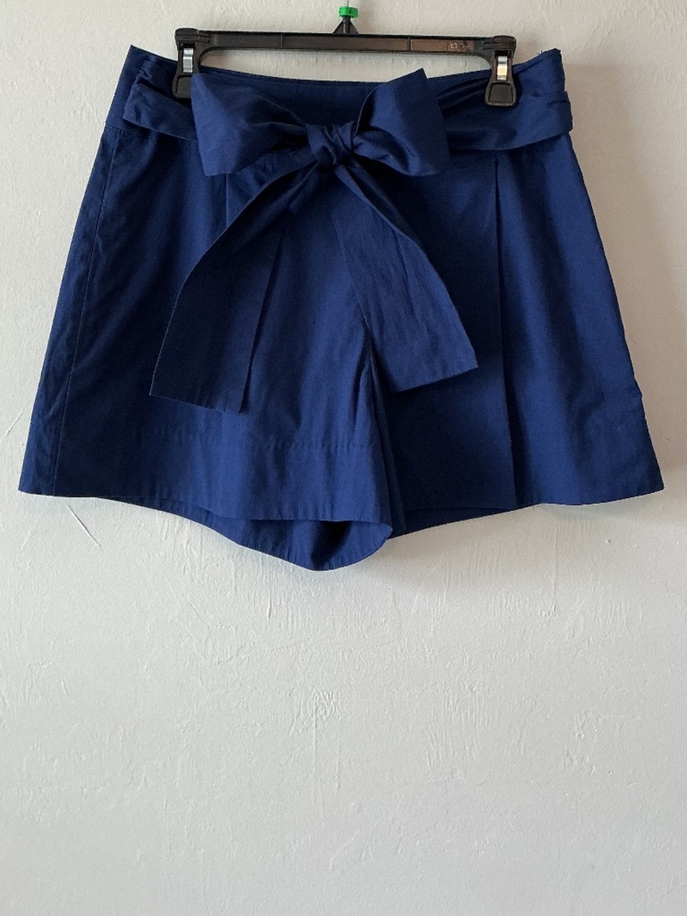 VINEYARD VINES High-Waisted Pleated Belted Shorts Lined (size:8)